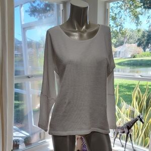 Status By Chenault Women's White Elegant White Textured Knit Long Sleeve Top